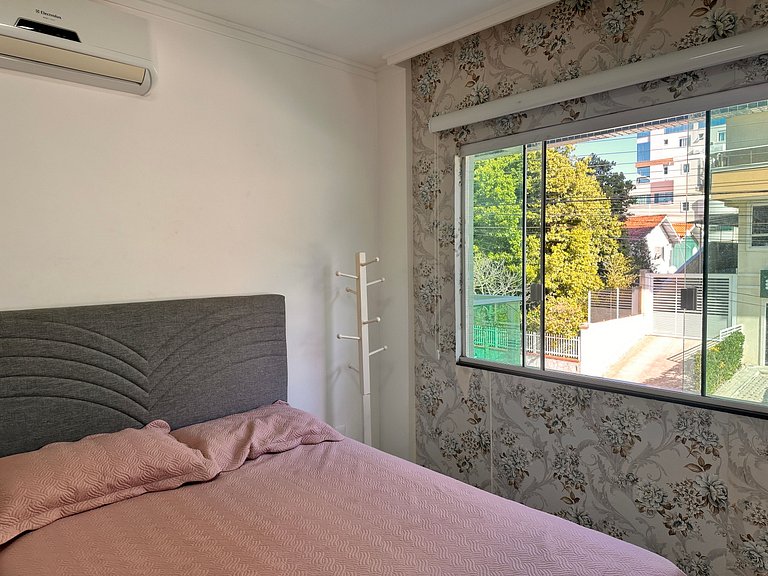B100 - Apartamento para aluguel próximo à praia para até 8 p
