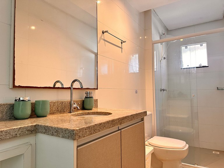 B100 - Apartamento para aluguel próximo à praia para até 8 p