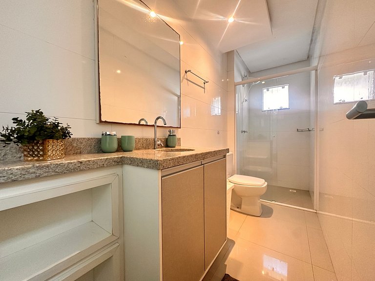 B100 - Apartamento para aluguel próximo à praia para até 8 p