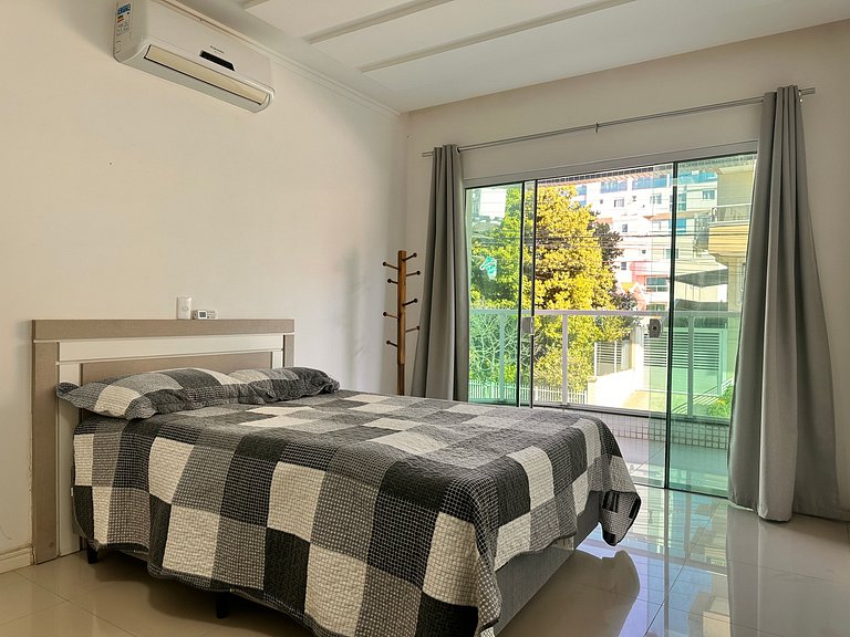 B100 - Apartamento para aluguel próximo à praia para até 8 p