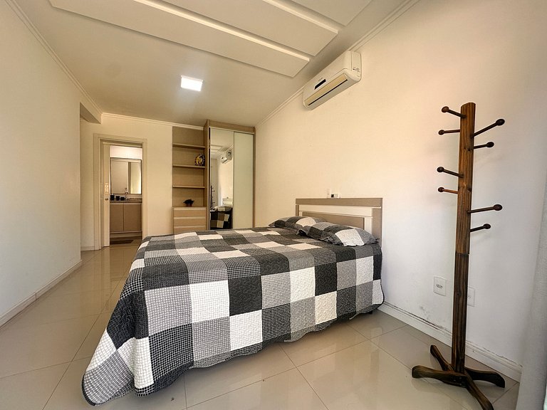 B100 - Apartamento para aluguel próximo à praia para até 8 p