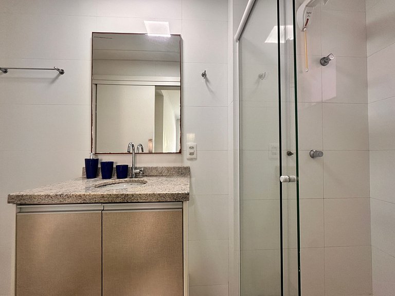 B100 - Apartamento para aluguel próximo à praia para até 8 p