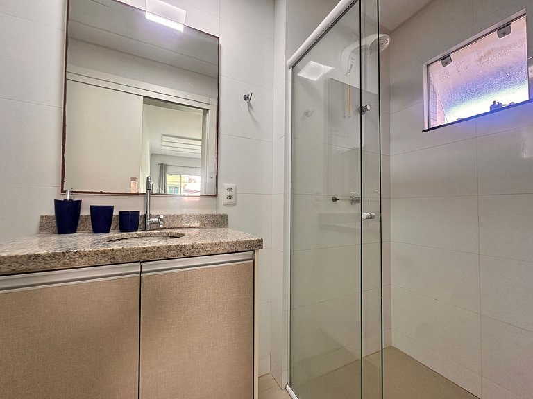 B100 - Apartamento para aluguel próximo à praia para até 8 p