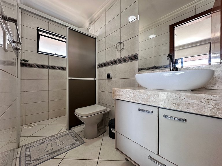 B483 - Apto 3 quartos perto do mar em Bombinhas