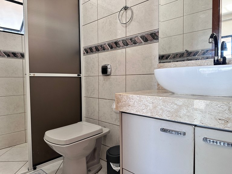 B483 - Apto 3 quartos perto do mar em Bombinhas