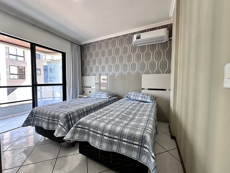 B483 - Apto 3 quartos perto do mar em Bombinhas