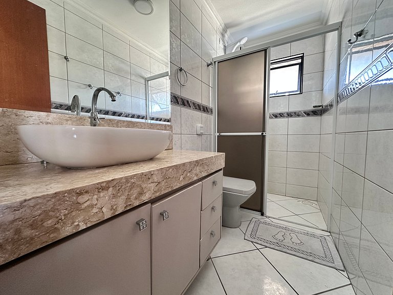 B483 - Apto 3 quartos perto do mar em Bombinhas