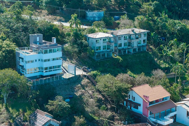 B300 - Casa Beira Mar com piscina Privativa