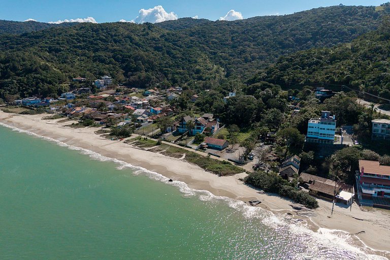 B300 - Casa Beira Mar com piscina Privativa