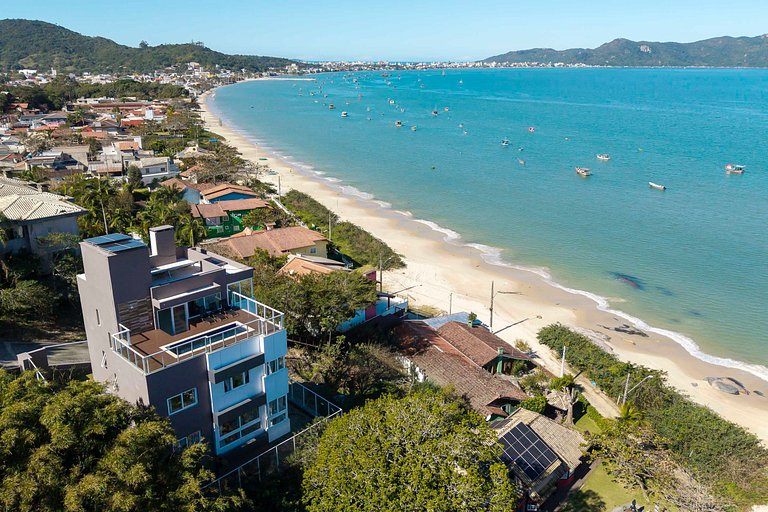 B300 - Casa Beira Mar com piscina Privativa