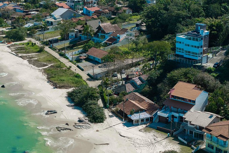 B300 - Casa Beira Mar com piscina Privativa