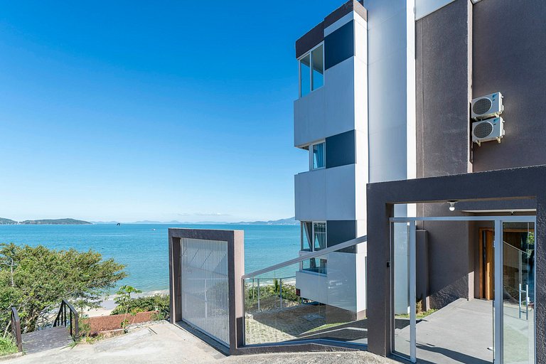 B300 - Casa Beira Mar com piscina Privativa