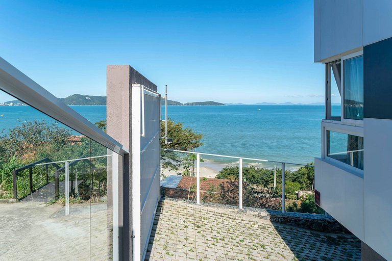 B300 - Casa Beira Mar com piscina Privativa