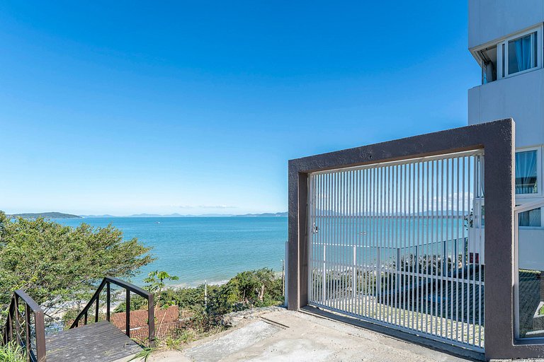 B300 - Casa Beira Mar com piscina Privativa