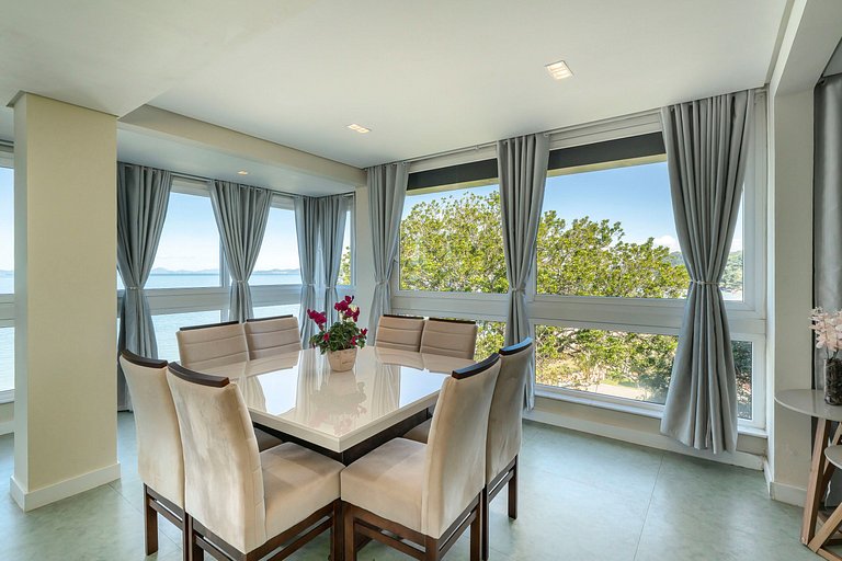 B300 - Casa Beira Mar com piscina Privativa