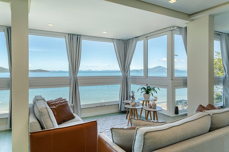 B300 - Casa Beira Mar com piscina Privativa