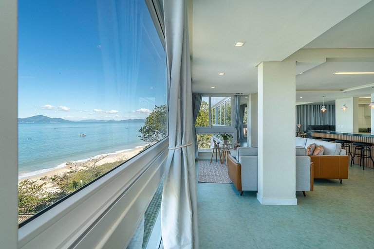 B300 - Casa Beira Mar com piscina Privativa