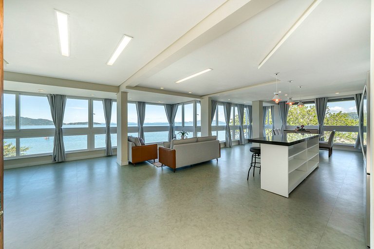 B300 - Casa Beira Mar com piscina Privativa