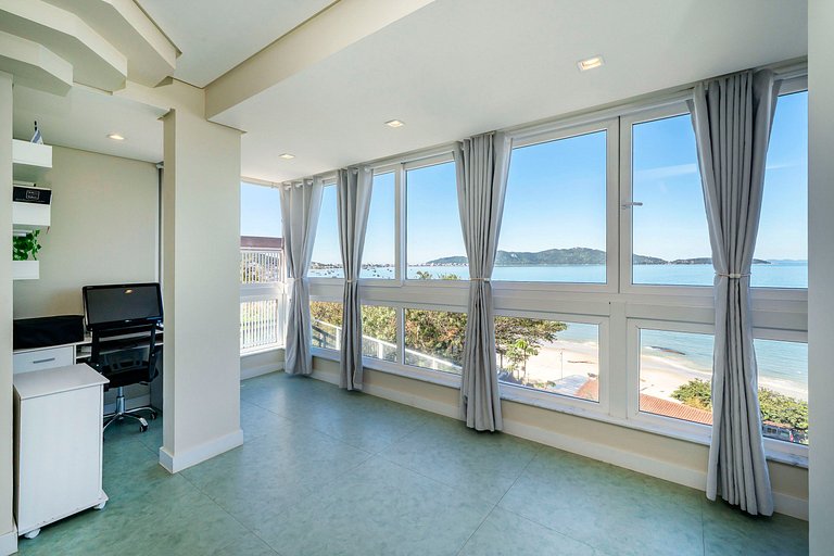 B300 - Casa Beira Mar com piscina Privativa