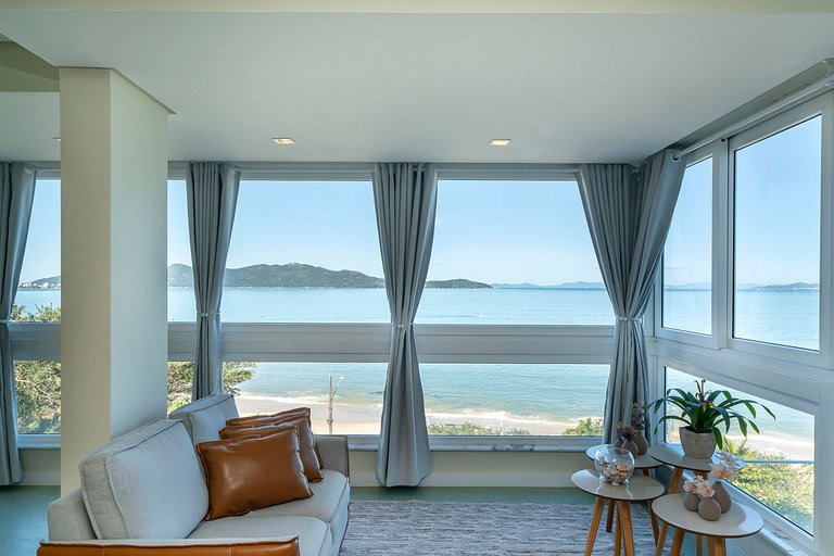 B300 - Casa Beira Mar com piscina Privativa