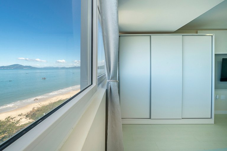 B300 - Casa Beira Mar com piscina Privativa