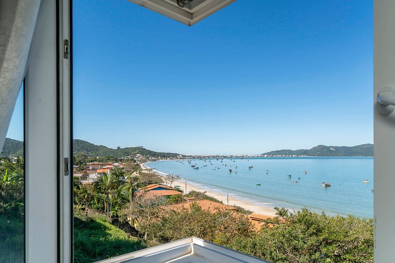 B300 - Casa Beira Mar com piscina Privativa