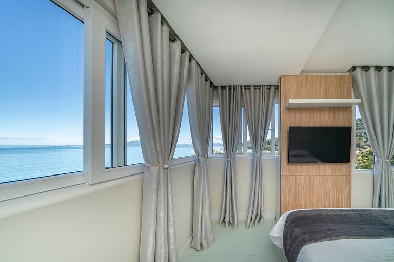 B300 - Casa Beira Mar com piscina Privativa