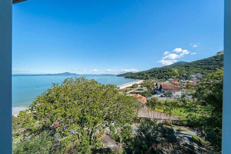 B300 - Casa Beira Mar com piscina Privativa