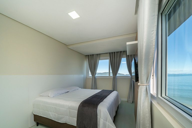 B300 - Casa Beira Mar com piscina Privativa
