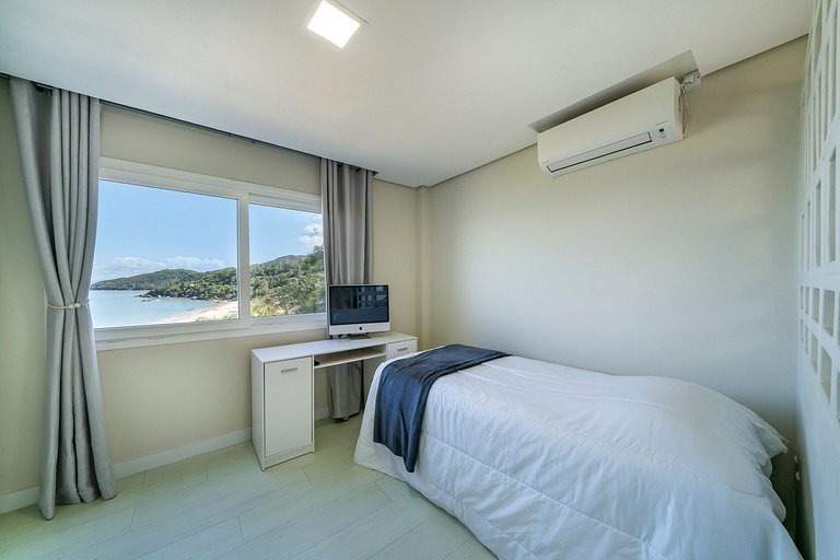 B300 - Casa Beira Mar com piscina Privativa