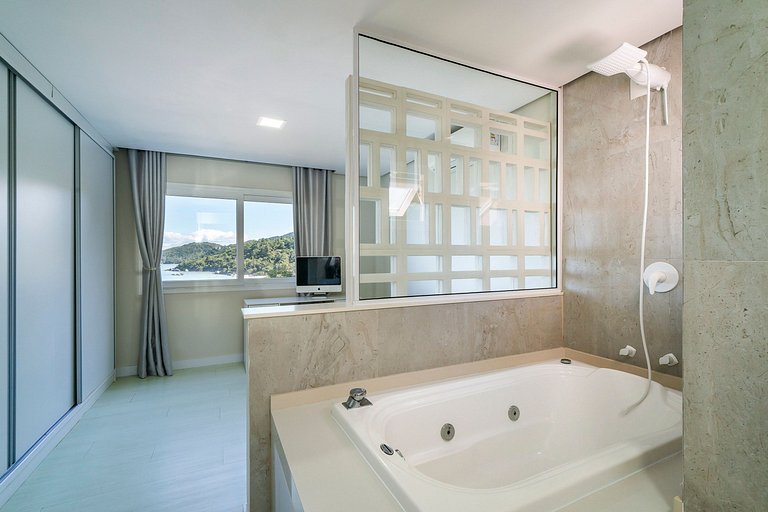 B300 - Casa Beira Mar com piscina Privativa