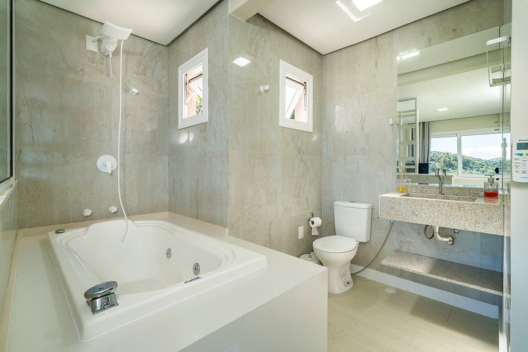 B300 - Casa Beira Mar com piscina Privativa