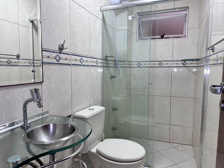 B915 - Apartamento 2 quartos em cond. com piscina