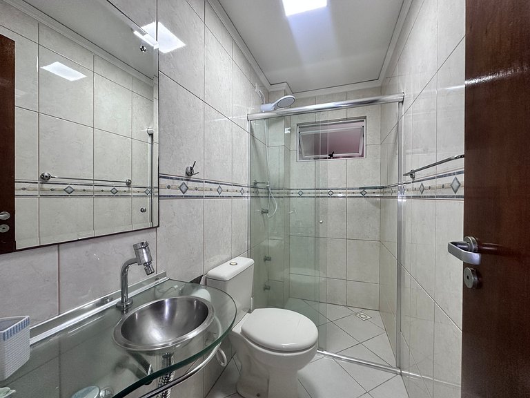 B915 - Apartamento 2 quartos em cond. com piscina