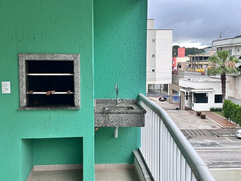 B915 - Apartamento 2 quartos em cond. com piscina