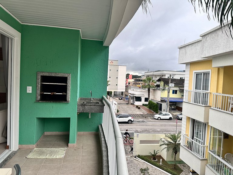 B915 - Apartamento 2 quartos em cond. com piscina