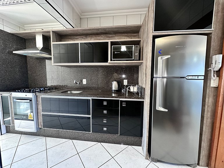 B484 - Apto 3 quartos perto do mar e com vista.