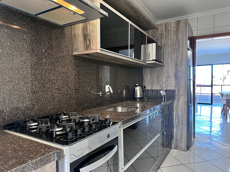 B484 - Apto 3 quartos perto do mar e com vista.