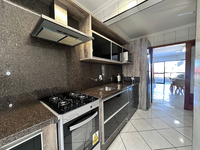 B484 - Apto 3 quartos perto do mar e com vista.