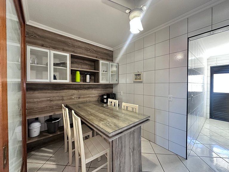 B484 - Apto 3 quartos perto do mar e com vista.