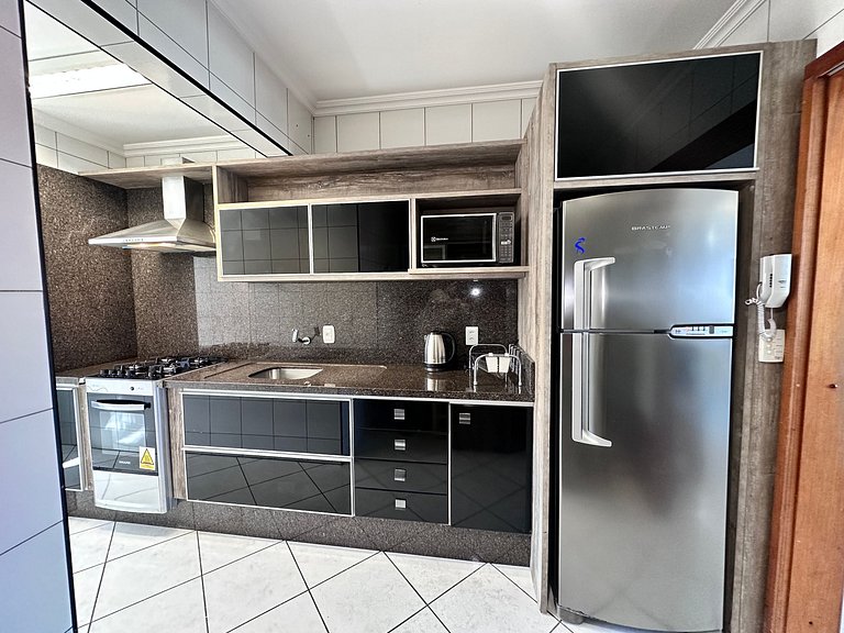 B484 - Apto 3 quartos perto do mar e com vista.