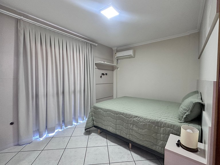 B484 - Apto 3 quartos perto do mar e com vista.