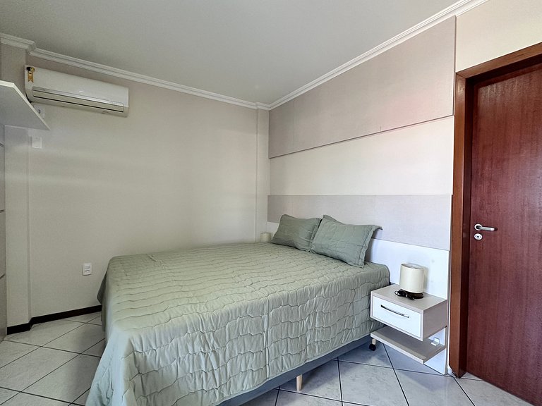 B484 - Apto 3 quartos perto do mar e com vista.