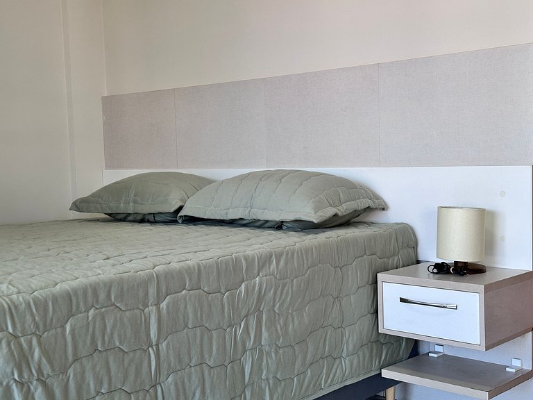 B484 - Apto 3 quartos perto do mar e com vista.