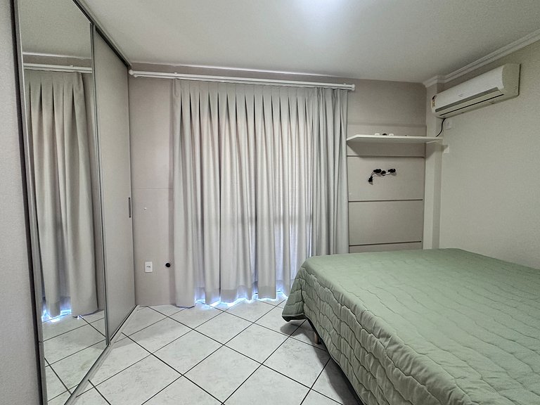 B484 - Apto 3 quartos perto do mar e com vista.