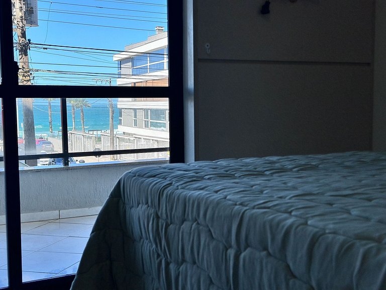 B484 - Apto 3 quartos perto do mar e com vista.