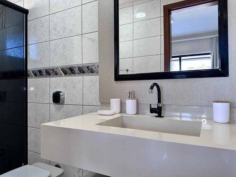 B484 - Apto 3 quartos perto do mar e com vista.