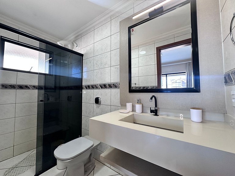 B484 - Apto 3 quartos perto do mar e com vista.