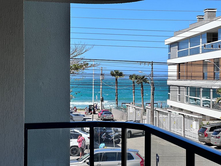 B484 - Apto 3 quartos perto do mar e com vista.