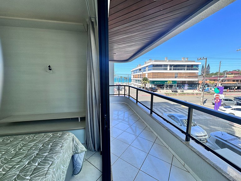 B484 - Apto 3 quartos perto do mar e com vista.